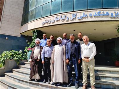 بازدید نماینده ولی فقیه در جهاد كشاورزی استان مركزی از پژوهشكده گل و گیاهان زینتی